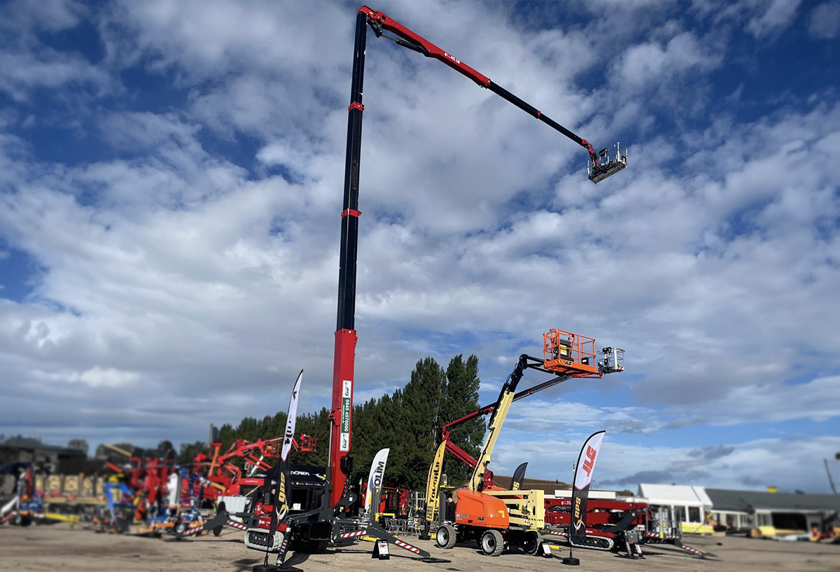 Hinowa tracked spiders star at Vertikal Days and APF Exhibition