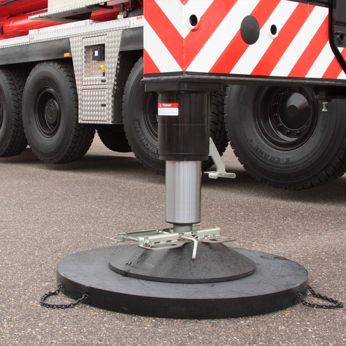 Close up of Nolim Round Outrigger pads in use with a crane